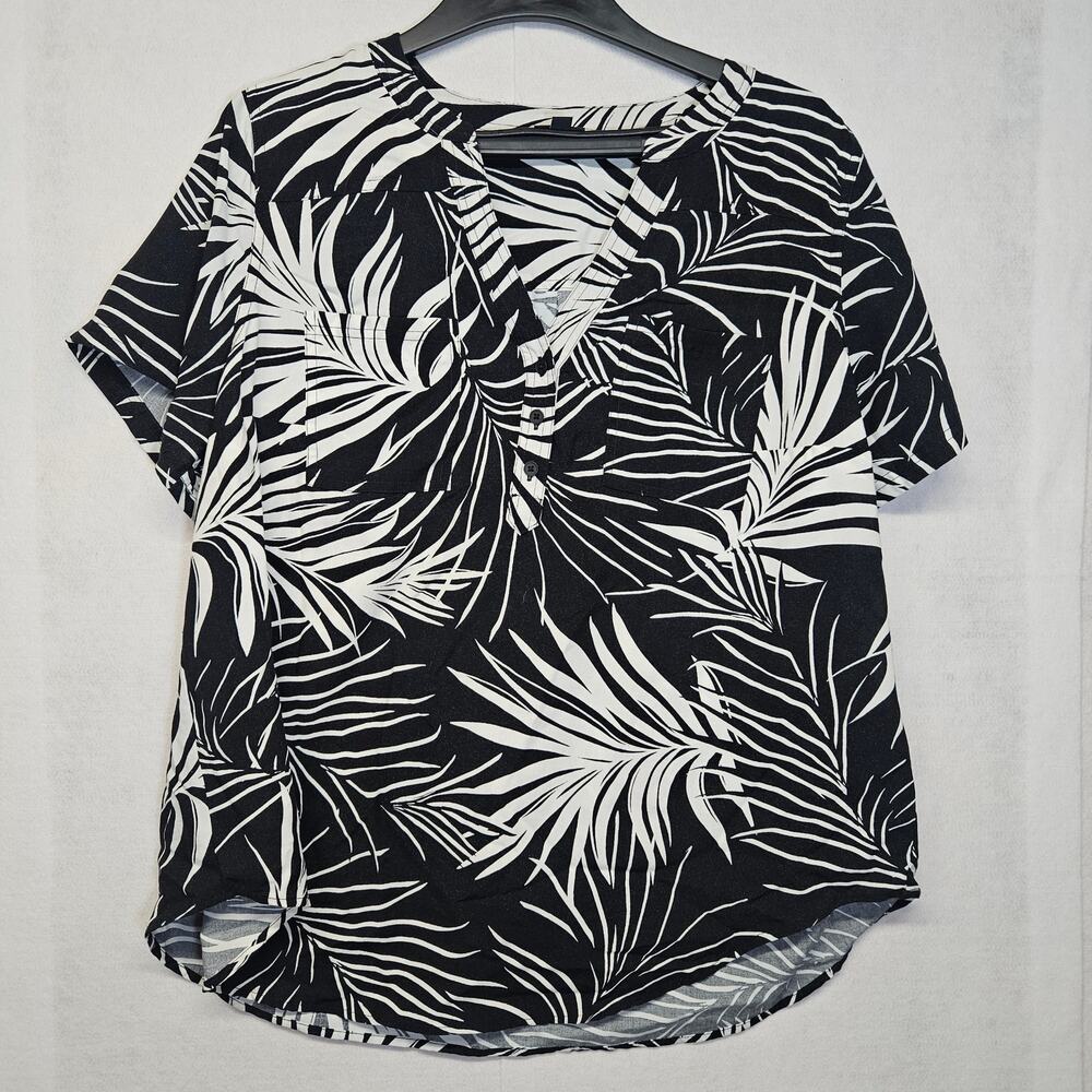 Torrid Harper Blouse 2X Black White Patterned Short Sleeve Plus Size 2X